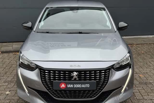 Peugeot 208 (2023) thumbnail 4