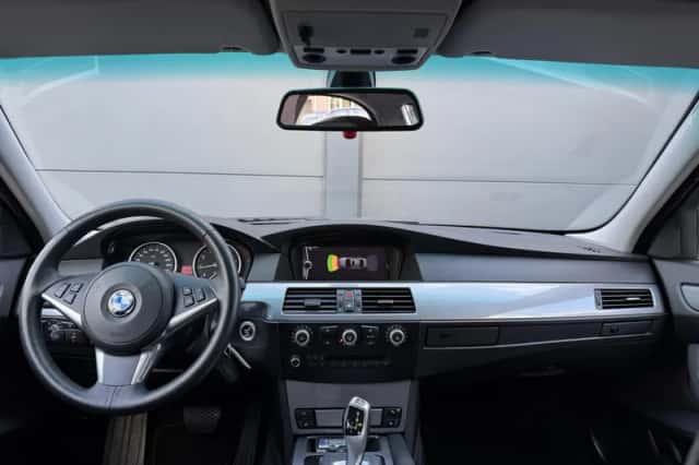 BMW 5-Serie (2010) thumbnail 2