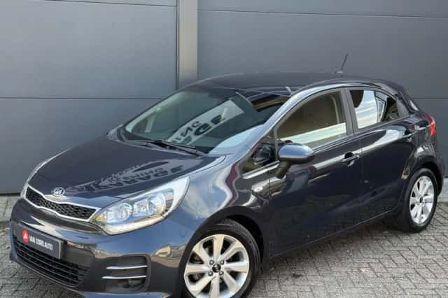 Kia Rio (2016) thumbnail 1