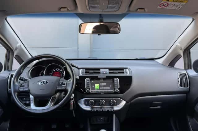 Kia Rio (2016) thumbnail 2