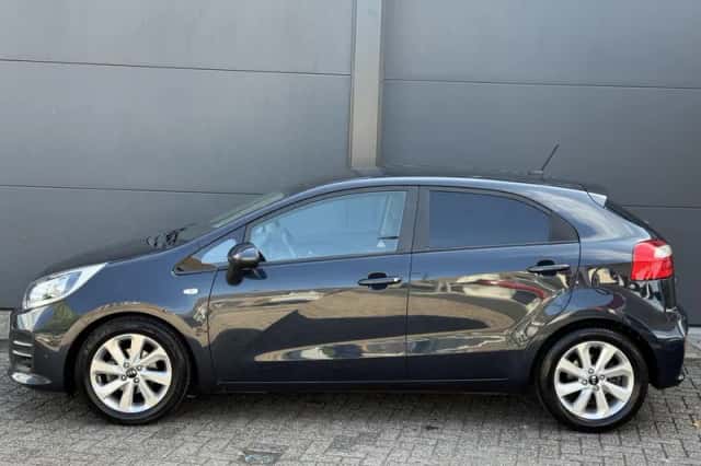 Kia Rio (2016) thumbnail 5