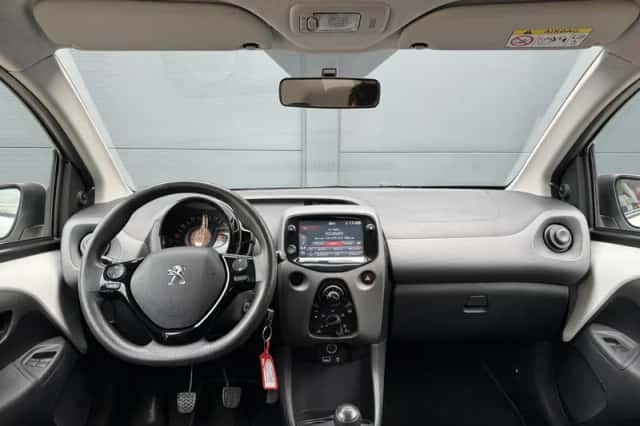 Peugeot 108 (2021) thumbnail 2