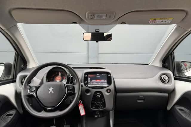 Peugeot 108 (2021) thumbnail 3