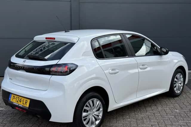 Peugeot 208 (2022) thumbnail 3