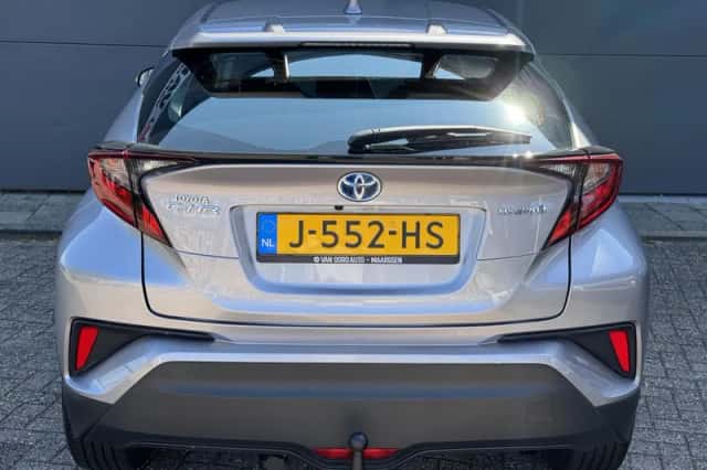 Toyota C-HR (2020) thumbnail 6