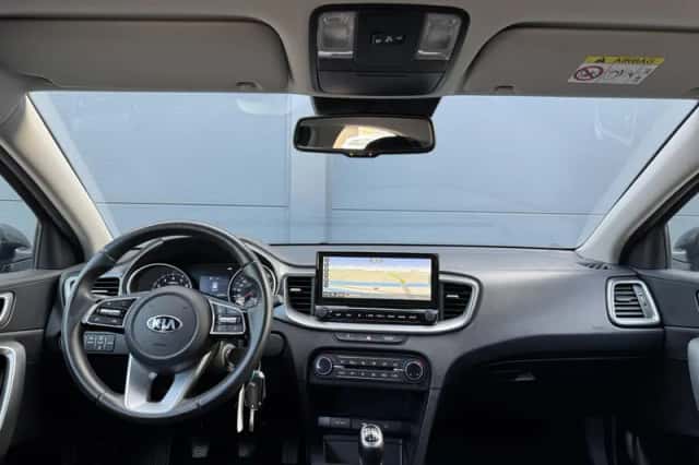 Kia Ceed (2021) thumbnail 2