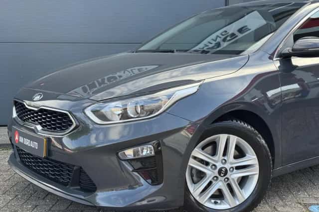 Kia Ceed (2021) thumbnail 3