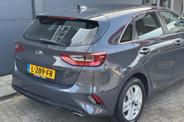 Kia Ceed (2021) thumbnail 5