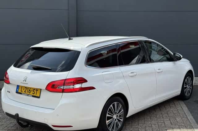 Peugeot 308 (2021) thumbnail 3