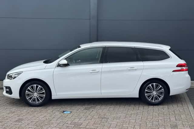 Peugeot 308 (2021) thumbnail 4