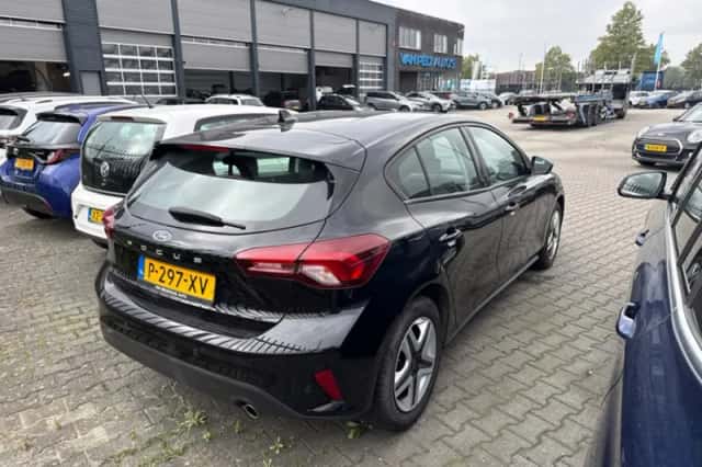 Ford Focus (2022) thumbnail 2
