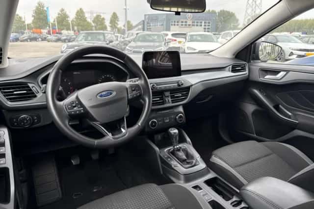 Ford Focus (2022) thumbnail 3