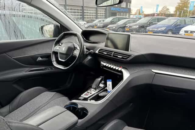 Peugeot 3008 (2020) thumbnail 3