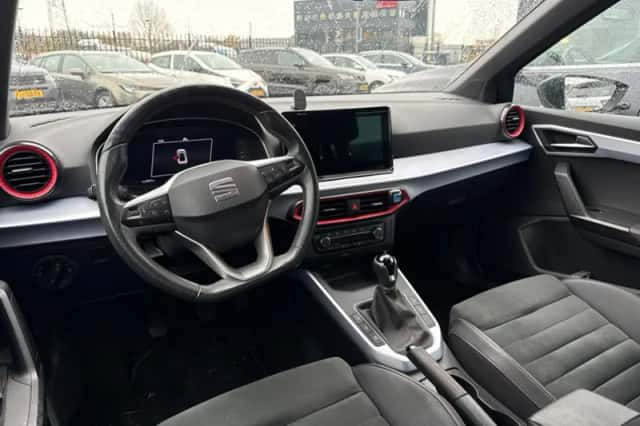 SEAT Arona (2021) thumbnail 3