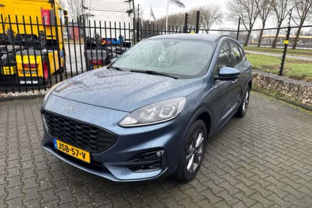 Ford Kuga (2023) thumbnail 1