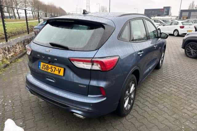 Ford Kuga (2023) thumbnail 2