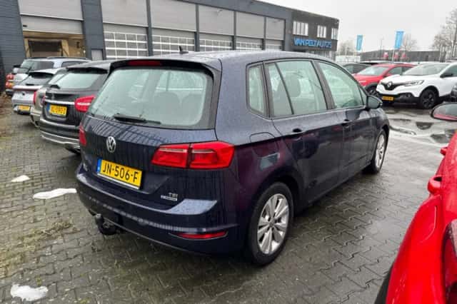 Volkswagen Golf Sportsvan (2016) thumbnail 2