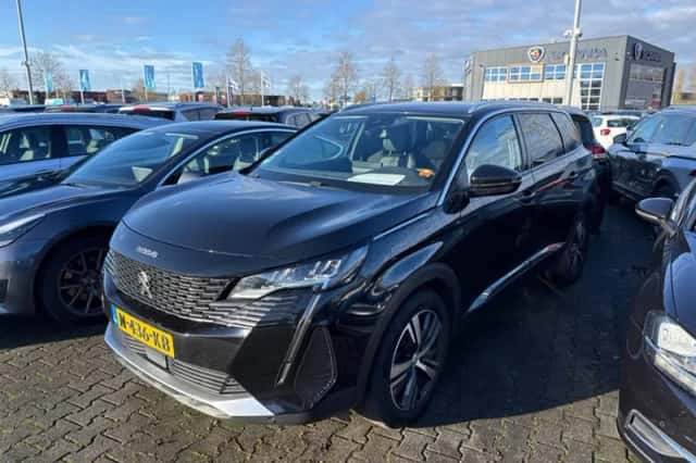 Peugeot 5008 (2021) thumbnail 1