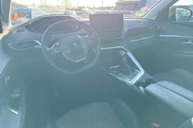 Peugeot 5008 (2021) thumbnail 3