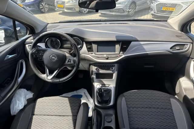 Opel Astra (2021) thumbnail 3