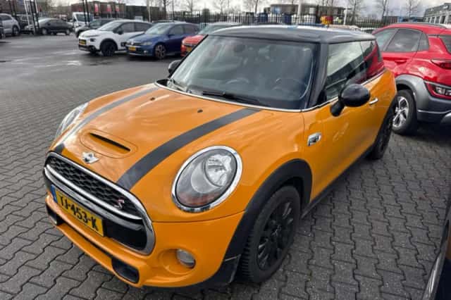 MINI Cooper S (2015) thumbnail 1