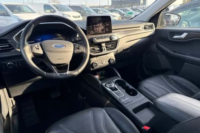 Ford Kuga (2021) thumbnail 3