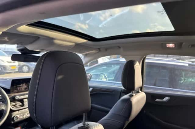 Ford Kuga (2021) thumbnail 4