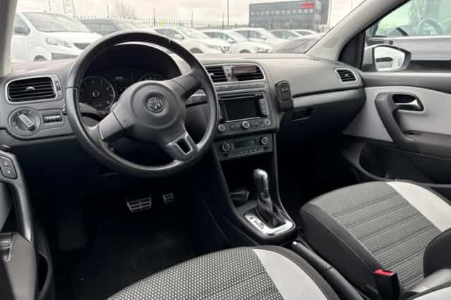 Volkswagen Polo (2012) thumbnail 3
