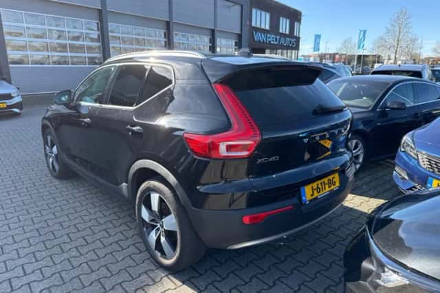Volvo XC40 (2020) thumbnail 2
