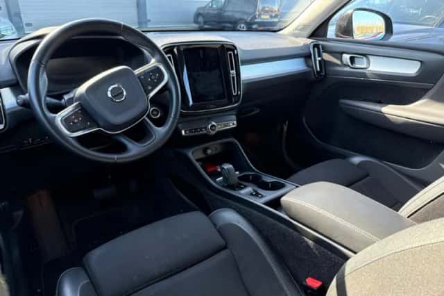 Volvo XC40 (2020) thumbnail 3