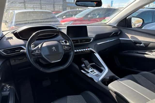 Peugeot 3008 (2019) thumbnail 3