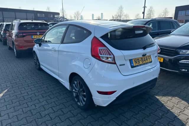 Ford Fiesta (2016) thumbnail 2