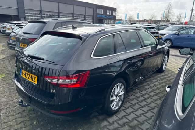 Škoda Superb (2021) thumbnail 2