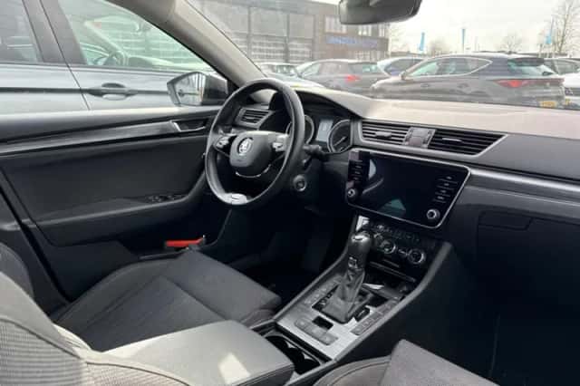 Škoda Superb (2021) thumbnail 3