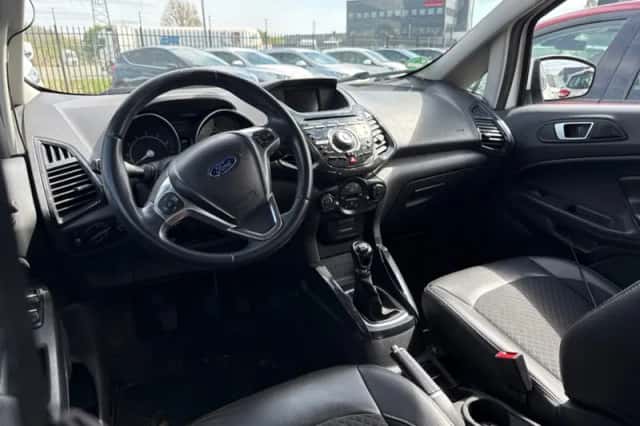 Ford EcoSport (2017) thumbnail 3