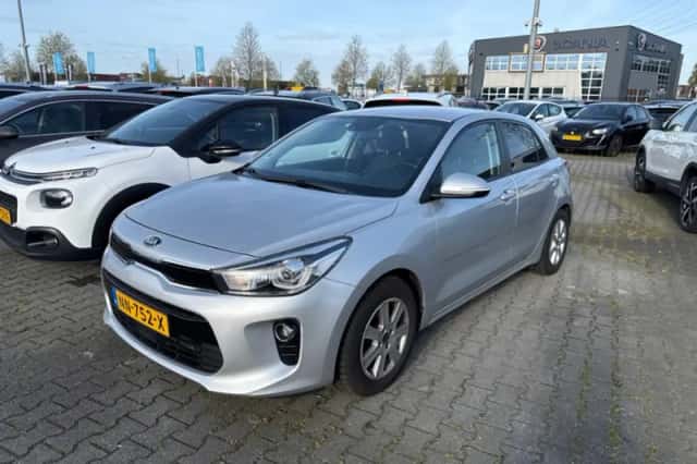 Kia Rio (2017) thumbnail 1