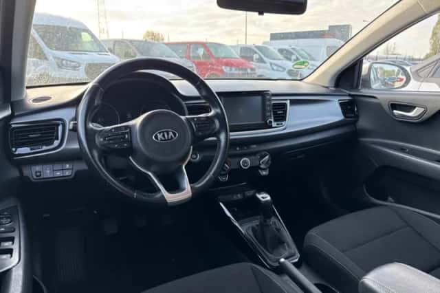 Kia Rio (2017) thumbnail 3