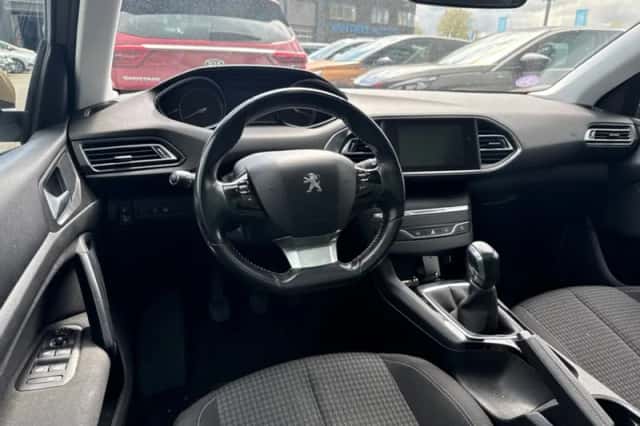 Peugeot 308 (2018) thumbnail 3