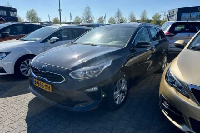 Kia Ceed (2021) thumbnail 1