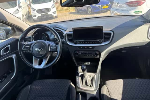 Kia Ceed (2021) thumbnail 3