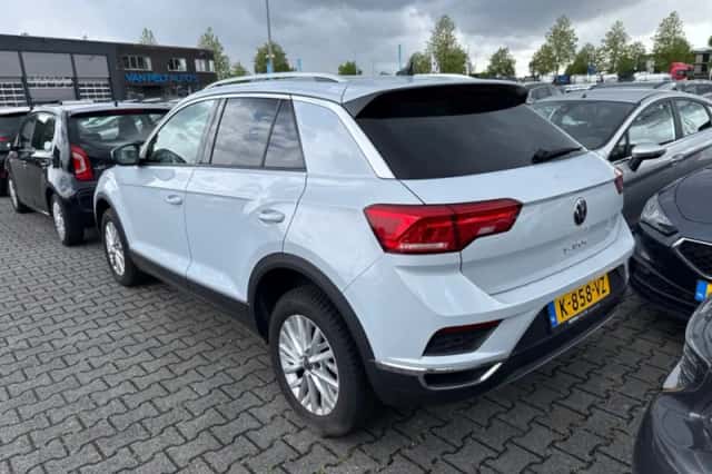 Volkswagen T-Roc (2021) thumbnail 2