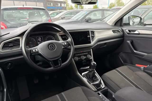 Volkswagen T-Roc (2021) thumbnail 3