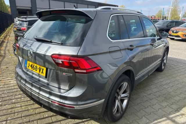 Volkswagen Tiguan (2018) thumbnail 2