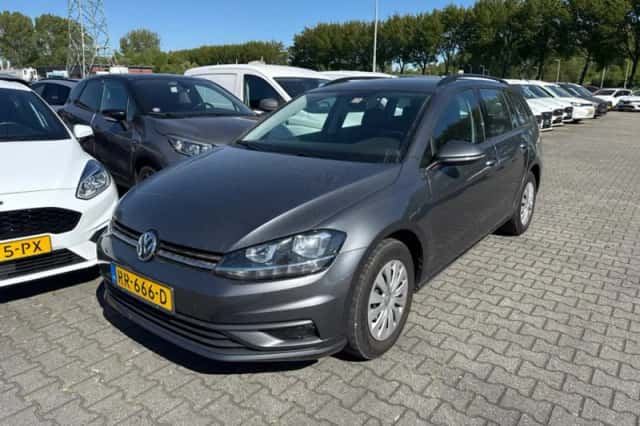 Volkswagen Golf (2018) thumbnail 1
