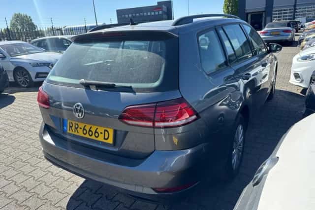Volkswagen Golf (2018) thumbnail 2