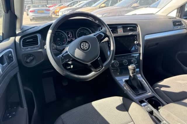 Volkswagen Golf (2018) thumbnail 3