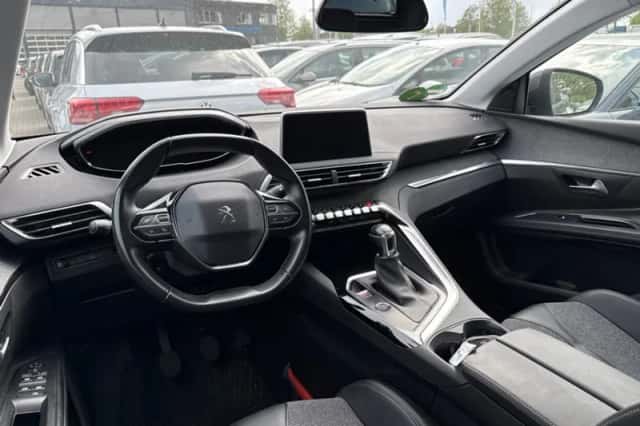 Peugeot 5008 (2019) thumbnail 3