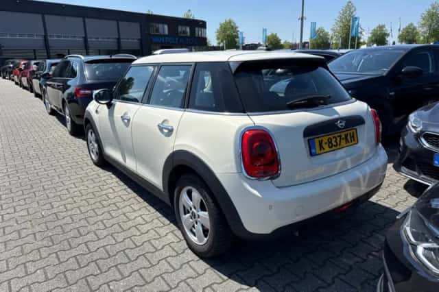 MINI One (2021) thumbnail 2
