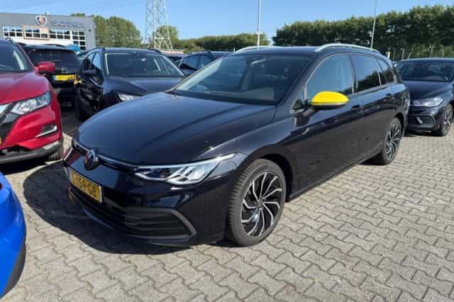 Volkswagen Golf (2021) thumbnail 1