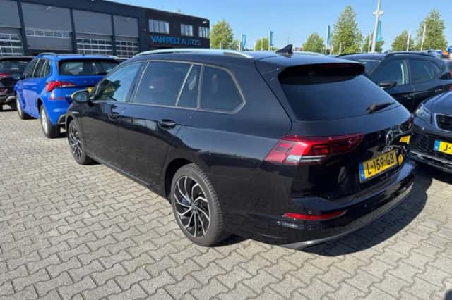 Volkswagen Golf (2021) thumbnail 2